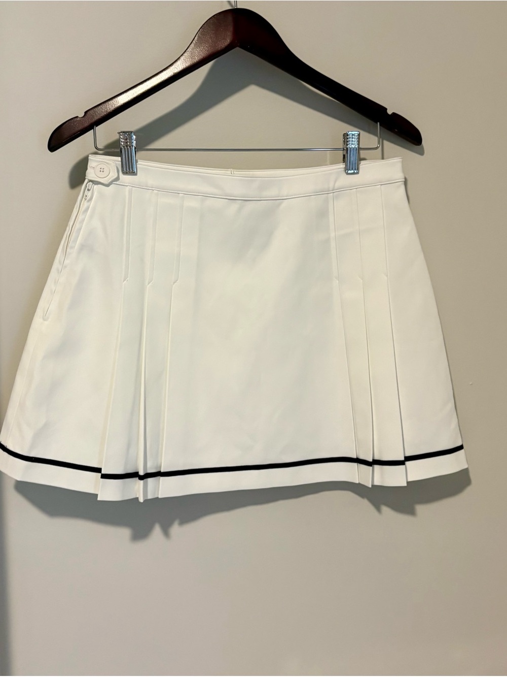 Tory Burch Sport Tech Twill Pleated White Tennis Skirt with Navy Trim - Picture 3 of 3